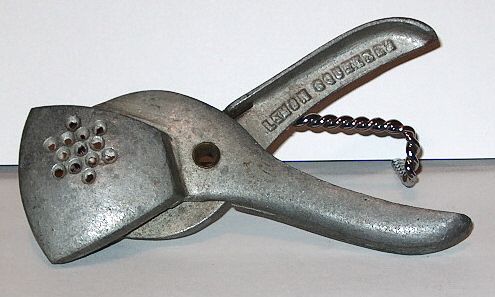 VINTAGE CAST ALUMINUM LEMON SQUEEZER, 1950s  