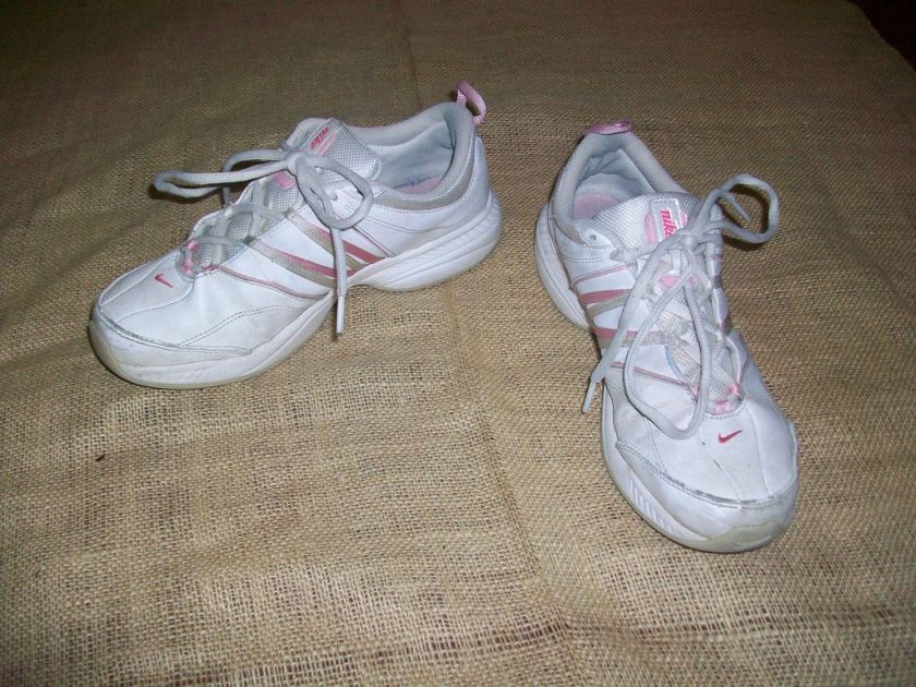 Nike Womens Training Shoes SZ 7.5 FCS  